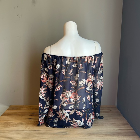 EUC Teenbell top size medium - Picture 2 of 5